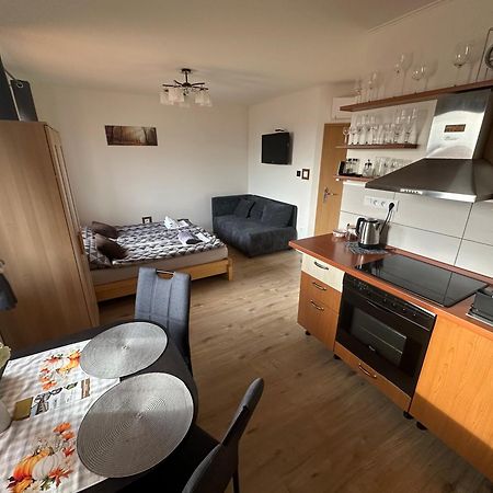 Apartman Losonci Nesvady- Pre 2 Osoby Studio Zewnętrze zdjęcie