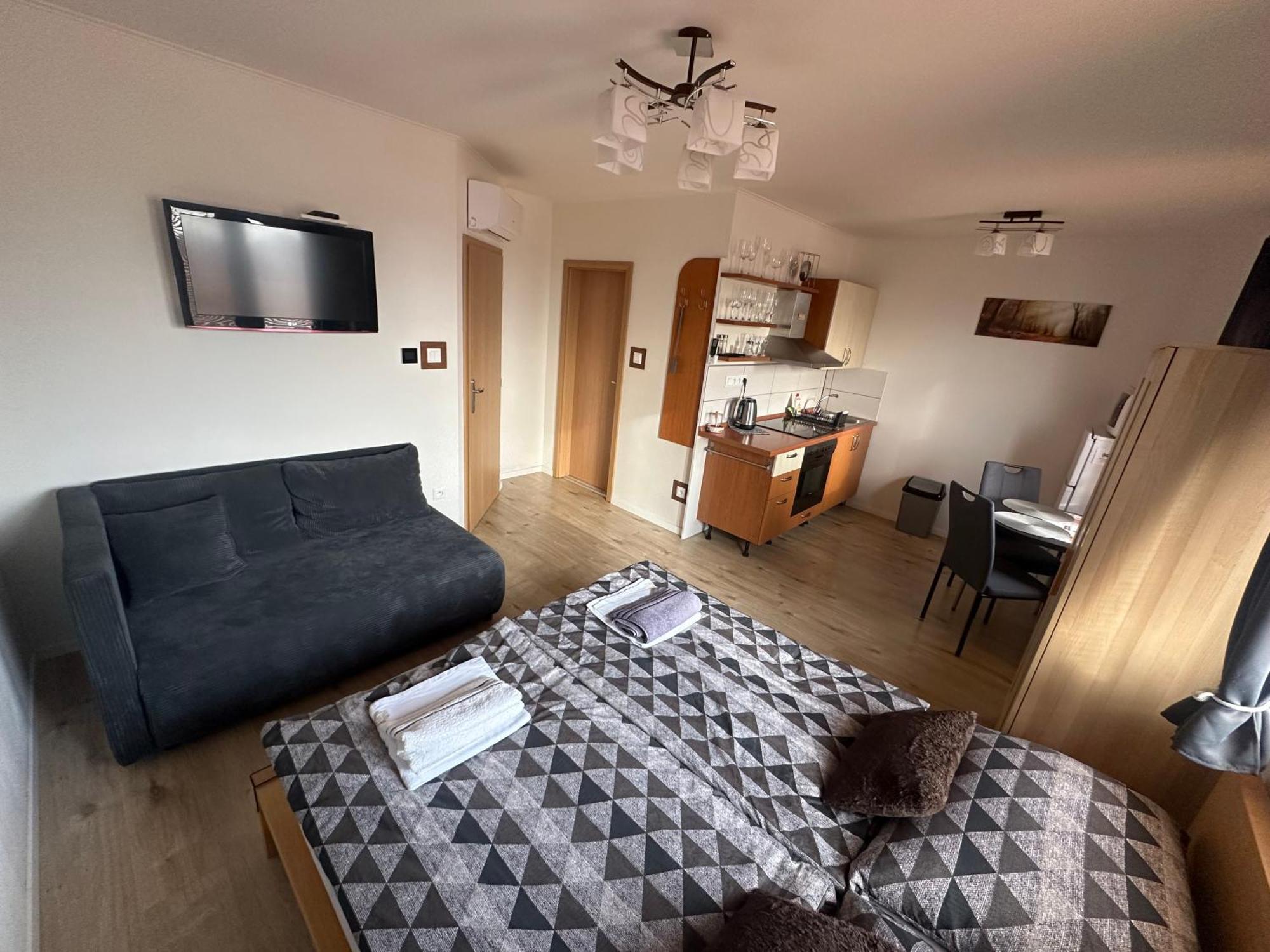 Apartman Losonci Nesvady- Pre 2 Osoby Studio Zewnętrze zdjęcie