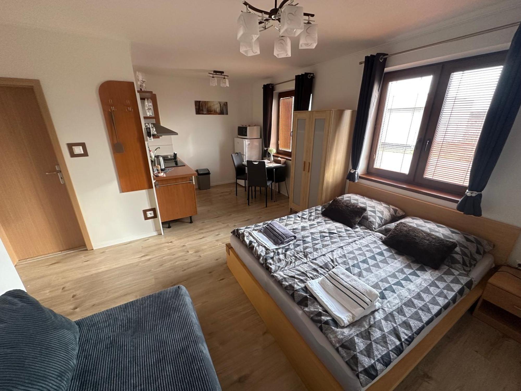 Apartman Losonci Nesvady- Pre 2 Osoby Studio Zewnętrze zdjęcie