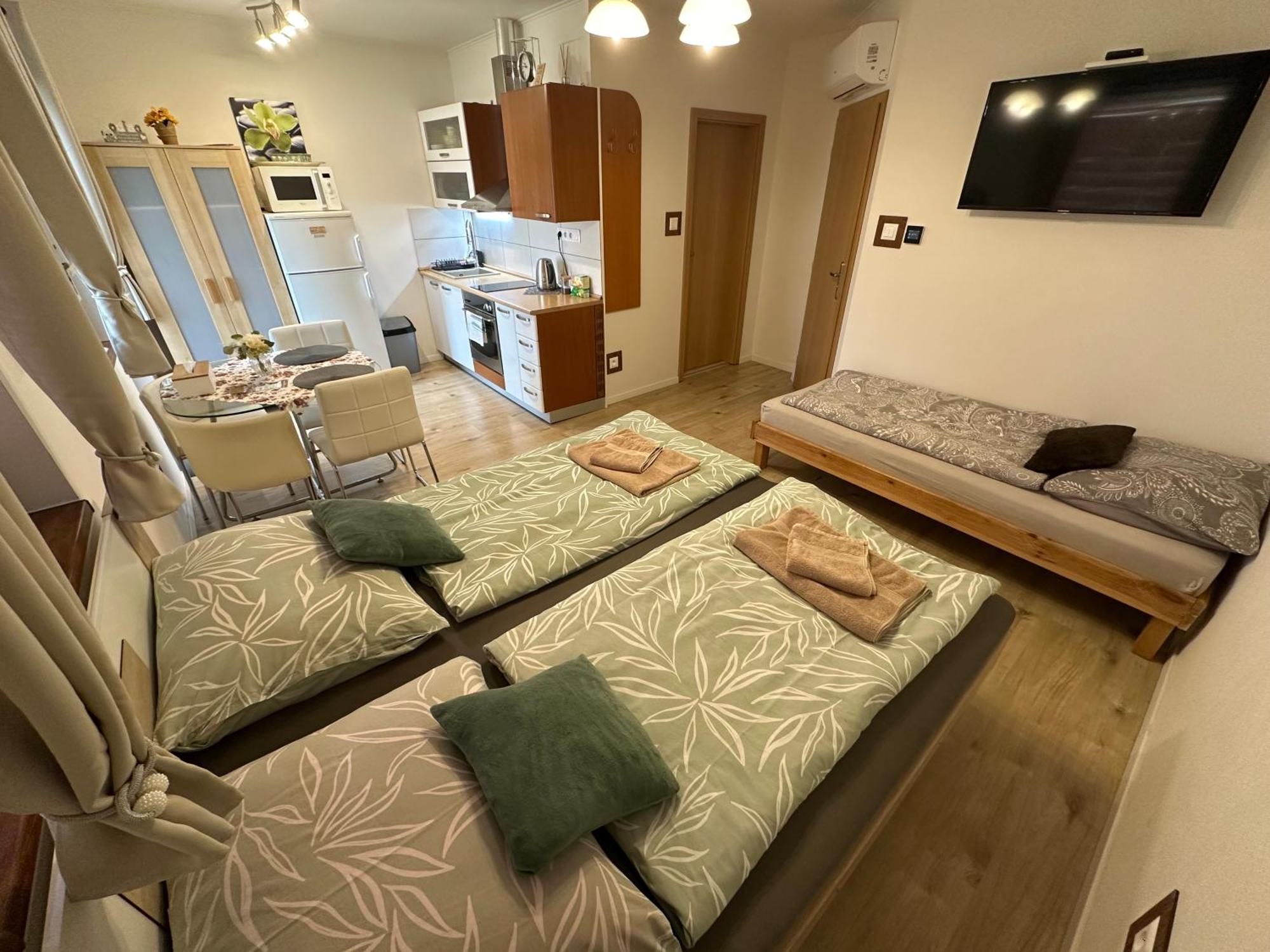 Apartman Losonci Nesvady- Pre 2 Osoby Studio Zewnętrze zdjęcie